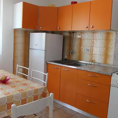 Apartment In Mit Eigener Terrasse Novi Vinodolski