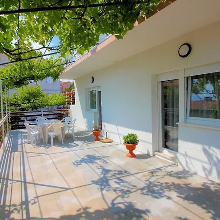 In Mit Eigener Terrasse Novi Vinodolski